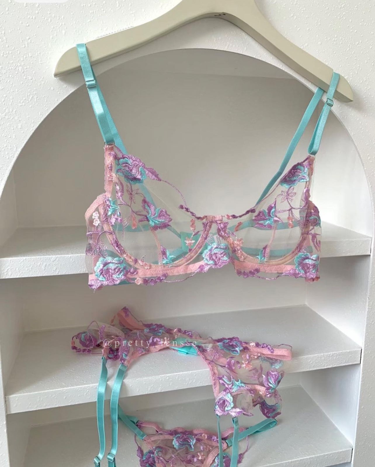Set Elina